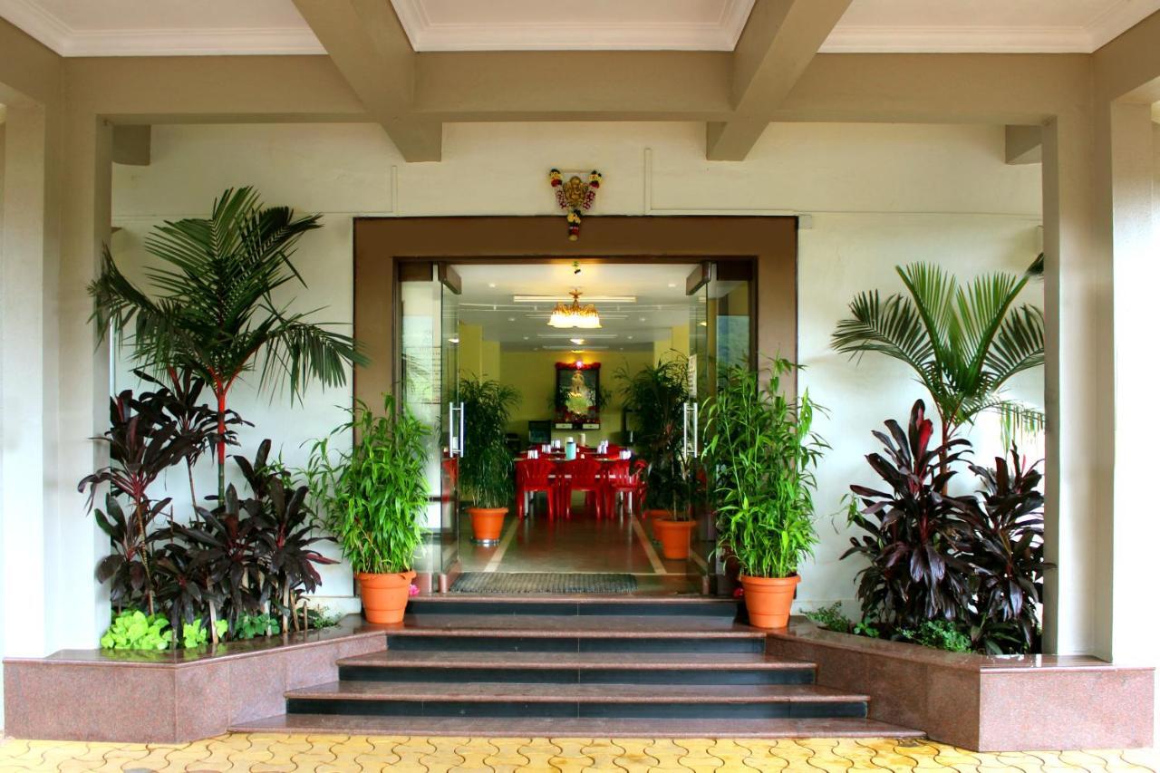 Hotel Manik Moti Lonavala Eksteriør billede