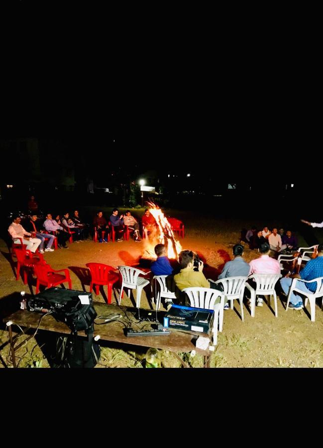 Hotel Manik Moti Lonavala Eksteriør billede