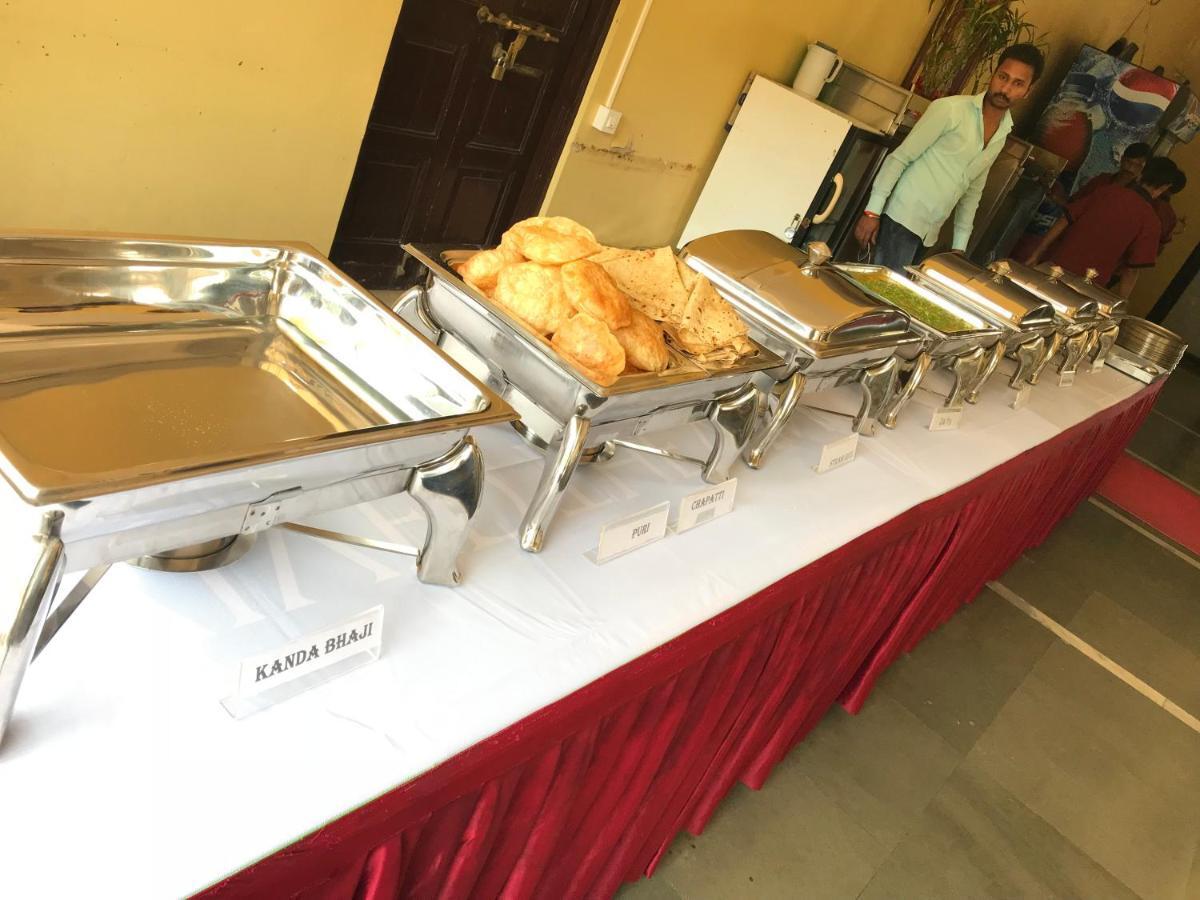 Hotel Manik Moti Lonavala Eksteriør billede