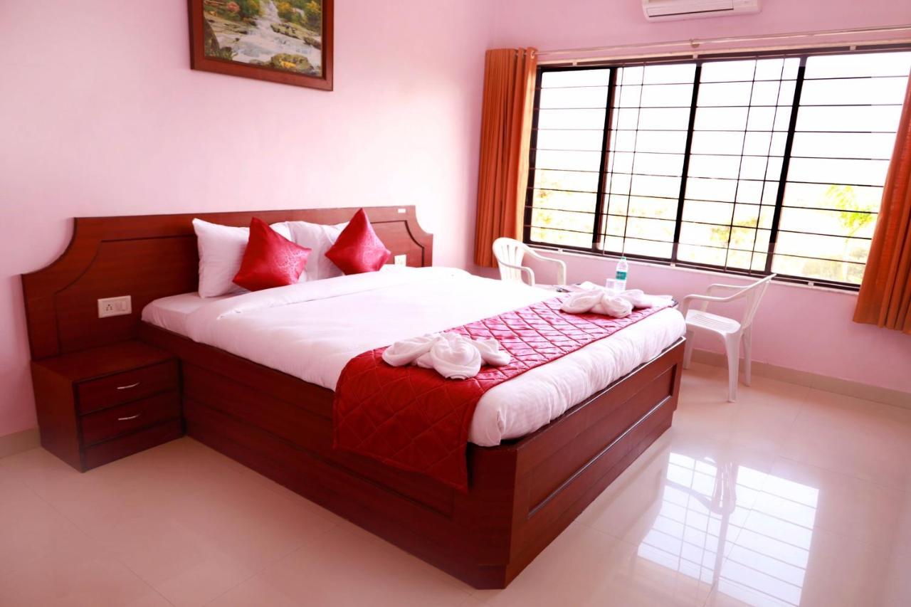 Hotel Manik Moti Lonavala Eksteriør billede